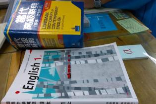 七年級新生，我堅持教學生用「紙本」字典！
